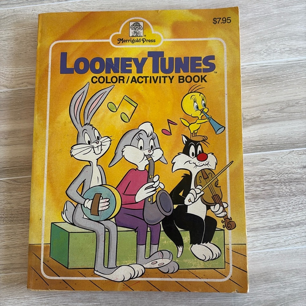 1988 Merrigold Press Looney Tunes Color Activity Book. Bugs Bunny, Daffy Duck
